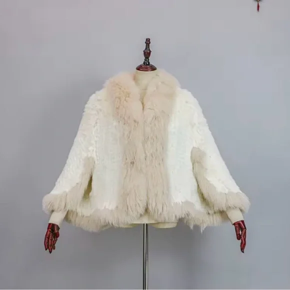Mink and fox fur collar cape and fur hat set - Picture 12 of 13